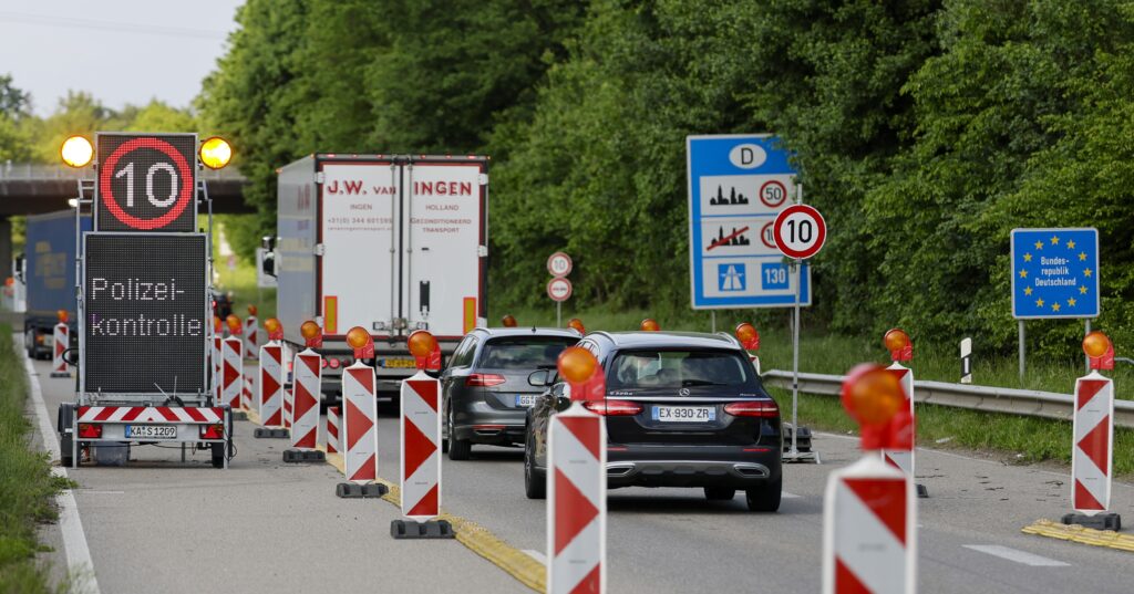 French and German lawmakers push for joint border controls