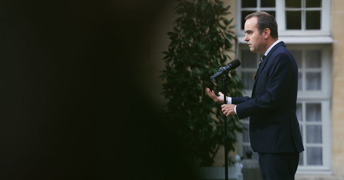 French PM and government resign