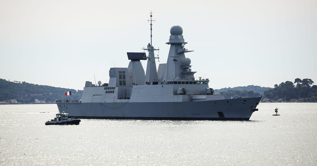 Macron wants escorts for container ships and tankers in Strait of Hormuz ASAP